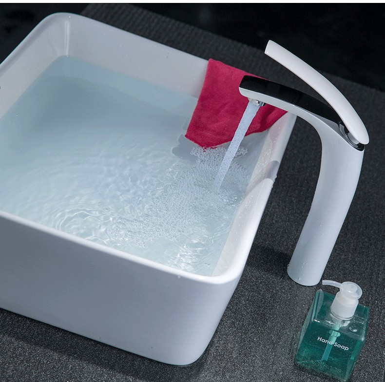 sink-faucet-jaune-white-color-chrome